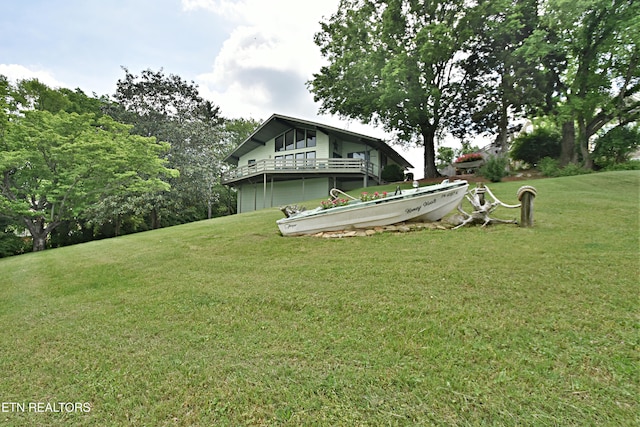 view of yard with a garage