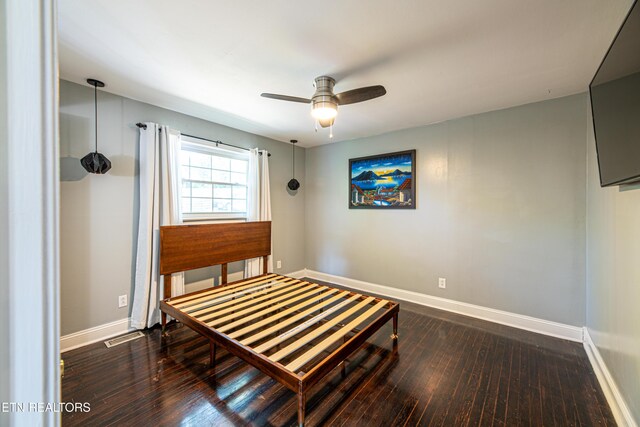 bedroom with ceiling fan, baseboards, and hardwood / wood-style floors