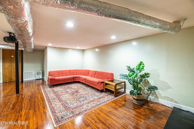 living area featuring baseboards, recessed lighting, visible vents, and hardwood / wood-style flooring