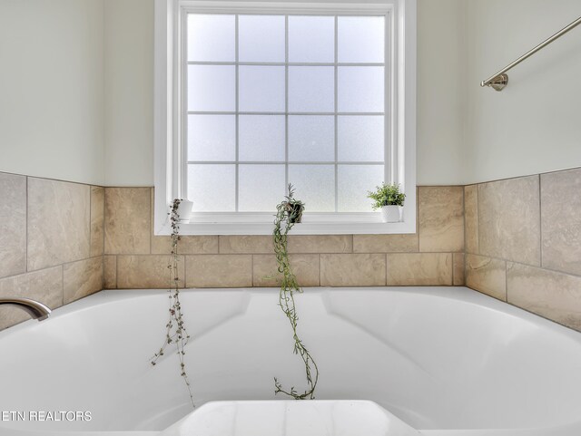 1810 Griffitts Mill Cir, Maryville, TN 37803 - bathroom featuring a bath
