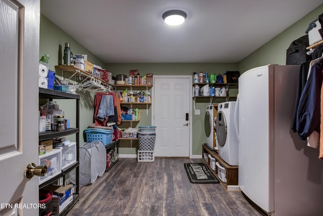 325 Correll Ridge Rd, Decatur, TN 37322 - clothes washing area with washer and dryer, wood finished floors, and baseboards