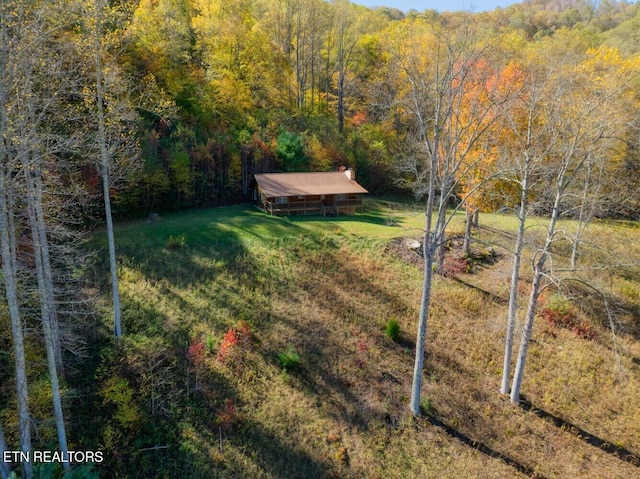 view of yard with a forest view