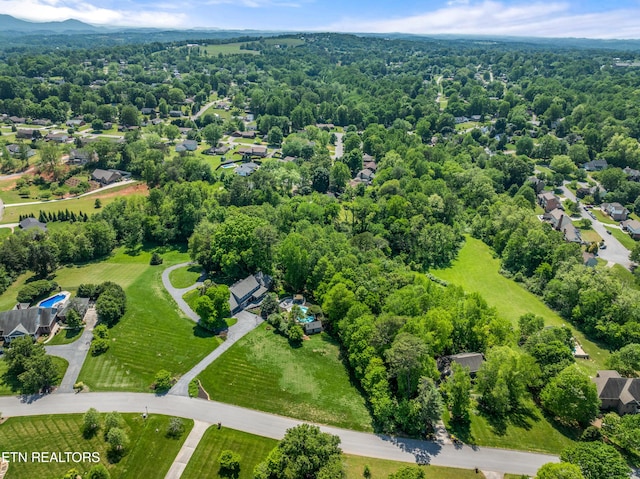 birds eye view of property featuring a forest view