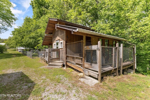view of outdoor structure featuring an outbuilding