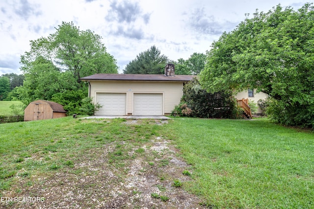 375 Rainbow Rd, Sevierville, TN 37862 - view of yard featuring a storage shed, a garage, and an outbuilding