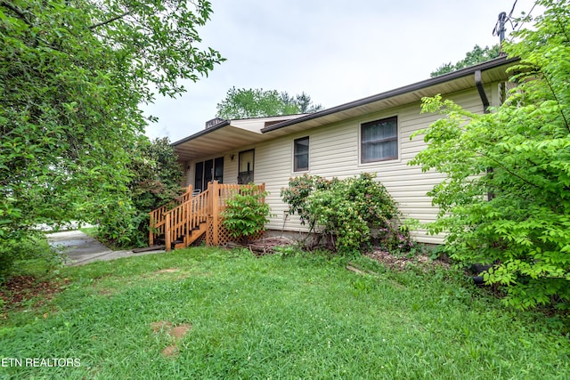 375 Rainbow Rd, Sevierville, TN 37862 - view of front of property featuring a chimney and a front yard