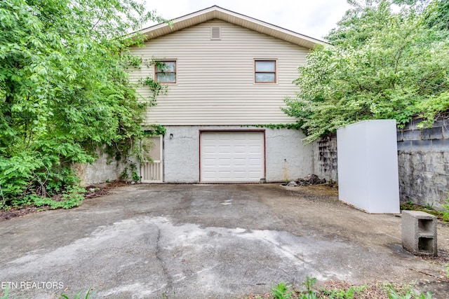 375 Rainbow Rd, Sevierville, TN 37862 - exterior space with a garage and driveway