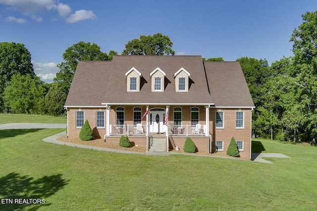 2000 Robinson Dr, Lenoir City, TN 37772 - new england style home with brick siding, covered porch, and a front yard