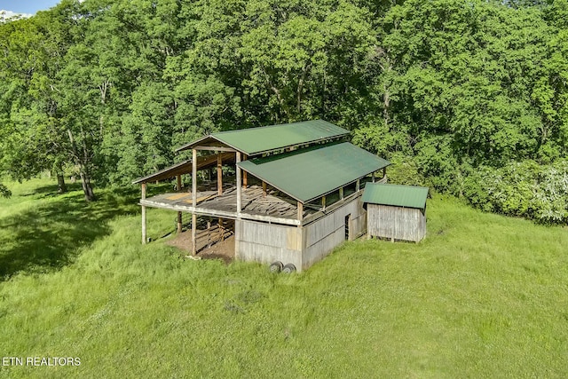 2000 Robinson Dr, Lenoir City, TN 37772 - aerial view of property and surrounding area with a heavily wooded area