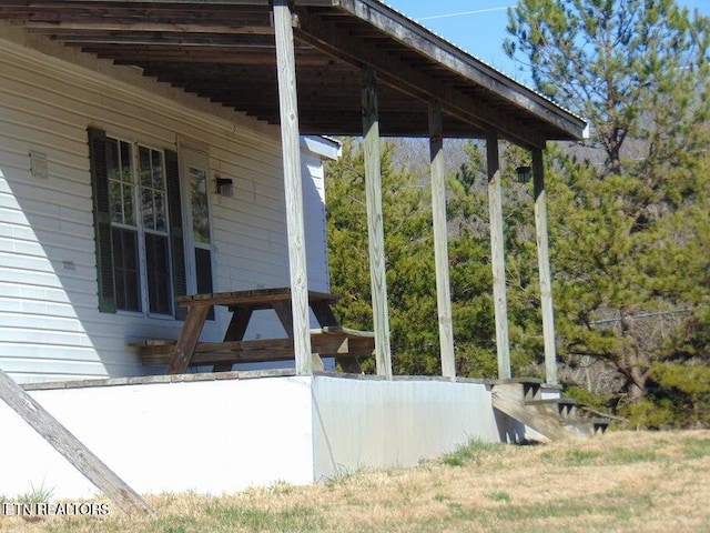 309 Elizabeth Russell Ln, Speedwell, TN 37870 - view of side of home