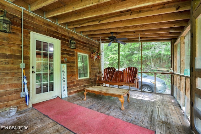 sunroom / solarium with a ceiling fan