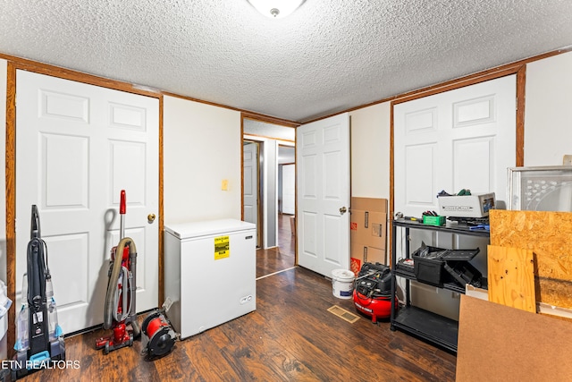 7726 Misty Point Way, Knoxville, TN 37914 - interior space with dark wood-style flooring and a textured ceiling