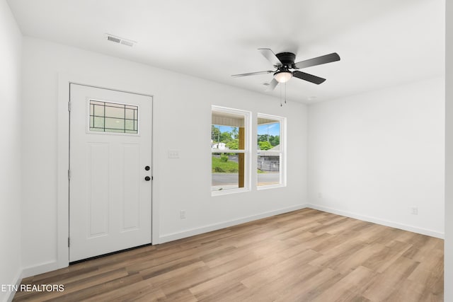 entrance foyer with visible vents, light wood-style flooring, baseboards, and ceiling fan