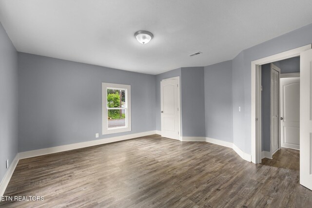501 Ferry St, Loudon, TN 37774 - unfurnished room with dark wood-style flooring and baseboards