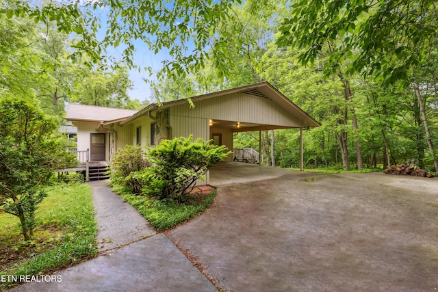 131 Clifton Cir, Oak Ridge, TN 37830 - view of front of property featuring concrete driveway and a carport
