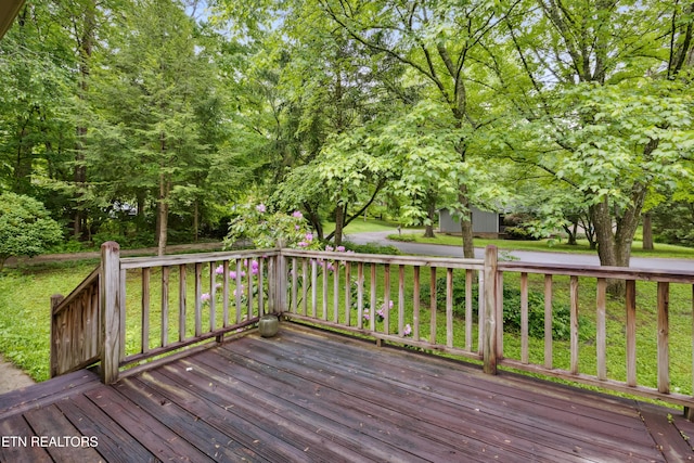 131 Clifton Cir, Oak Ridge, TN 37830 - deck with a yard
