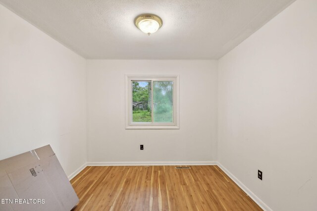 138 Lilac Dr, Lafollette, TN 37766 - empty room featuring light wood-style floors, baseboards, and a textured ceiling