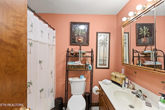 full bathroom featuring vanity, toilet, and a shower with curtain