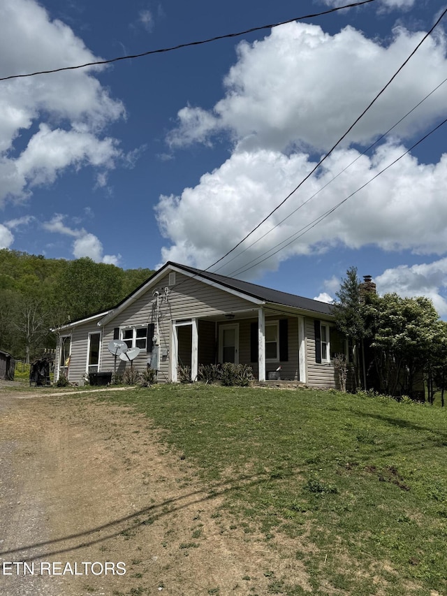 view of front of home with a front lawn and covered porch
