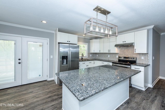 2208 Sanderson Rd, Knoxville, TN 37921 - kitchen with crown molding, under cabinet range hood, appliances with stainless steel finishes, and a sink