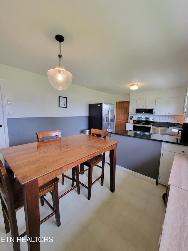 8008 Sharp Rd, Powell, TN 37849 - dining room with light floors