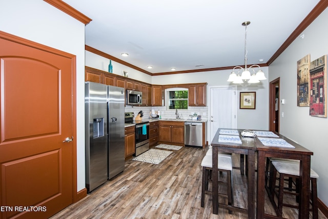 229 Bishops Cap Cir Unit 106, Townsend, TN 37882 - kitchen featuring stainless steel appliances, a sink, dark wood-style floors, a chandelier, and crown molding