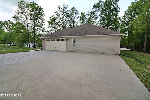 190 Logan Ln, Oneida, TN 37841 - garage with concrete driveway