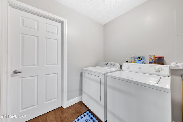 791 Constitution Dr, Jefferson City, TN 37760 - laundry area featuring washing machine and clothes dryer, dark wood-style floors, baseboards, and a textured ceiling