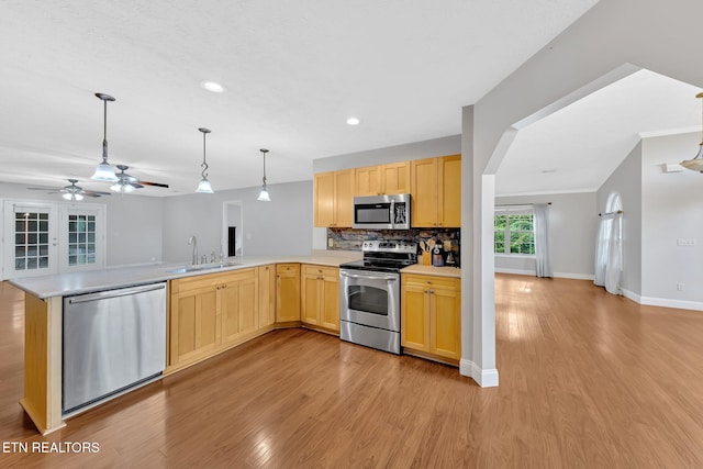 791 Constitution Dr, Jefferson City, TN 37760 - kitchen with stainless steel appliances, a sink, light brown cabinets, a peninsula, and recessed lighting