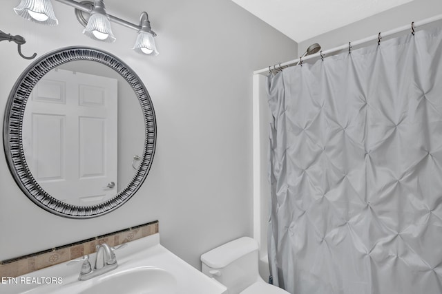 791 Constitution Dr, Jefferson City, TN 37760 - bathroom with a shower with curtain, toilet, and vanity