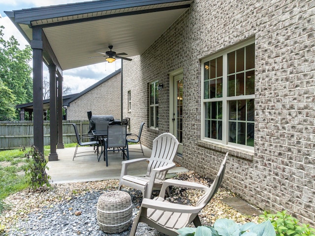 3336 Beaver Glade Ln, Knoxville, TN 37931 - view of patio featuring a ceiling fan, fence, and outdoor dining area