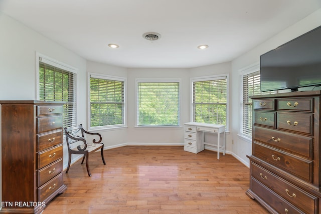 6605 Lammie Branch Ln, Knoxville, TN 37938 - sitting room featuring baseboards, light wood finished floors, and recessed lighting