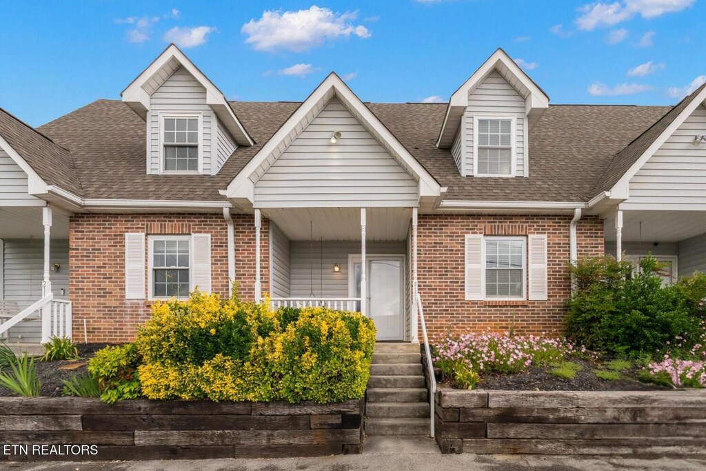 2121 Silverbrook Dr, Knoxville, TN 37923 - photo 1