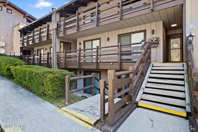 entrance to property featuring a balcony