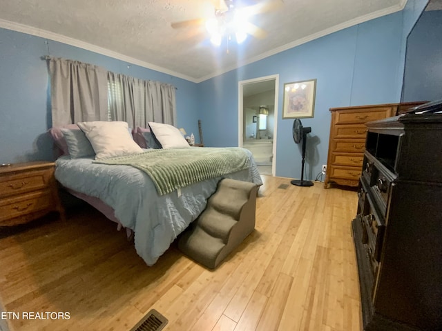 205 Browder Rd, Kingston, TN 37763 - bedroom featuring a ceiling fan, crown molding, visible vents, ensuite bath, and light wood-style floors