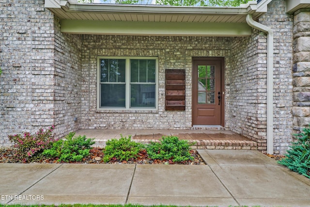 entrance to property featuring a porch