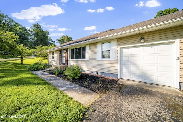 908 Glenoaks Dr, Knoxville, TN 37918 - view of front facade with asphalt driveway, a front lawn, and a garage