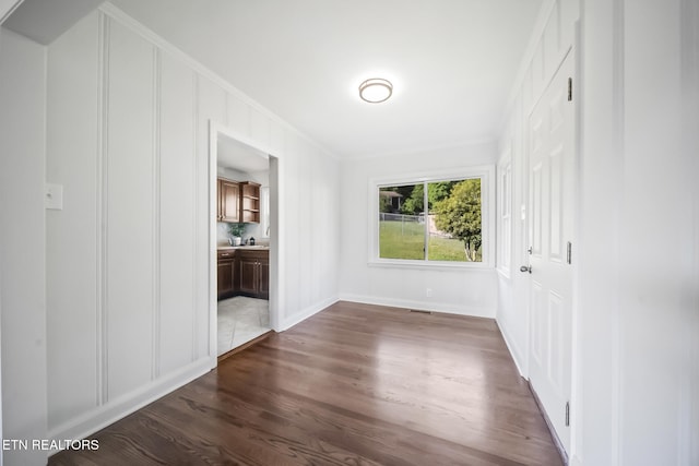 908 Glenoaks Dr, Knoxville, TN 37918 - unfurnished bedroom with dark wood-style floors, ornamental molding, ensuite bathroom, baseboards, and a closet