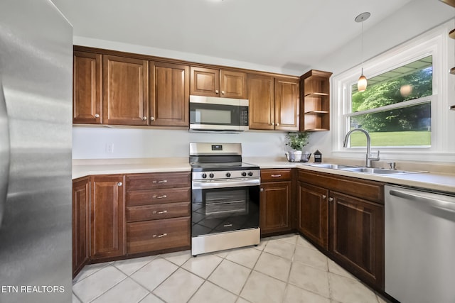 908 Glenoaks Dr, Knoxville, TN 37918 - kitchen with appliances with stainless steel finishes, a sink, light countertops, and hanging light fixtures