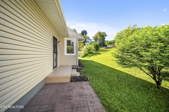 908 Glenoaks Dr, Knoxville, TN 37918 - view of green lawn