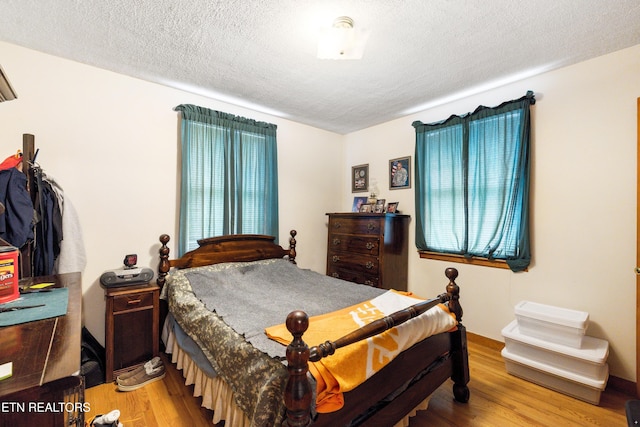 3606 Sevier Heights Rd, Knoxville, TN 37920 - bedroom featuring light wood-type flooring and a textured ceiling