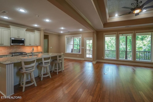 462 Chapel Grove Ln, Knoxville, TN 37934 - kitchen with stainless steel appliances, a ceiling fan, crown molding, wood finished floors, and an island with sink