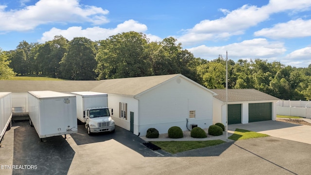 1182 Murrell Rd, Morristown, TN 37814 - view of side of home featuring a detached garage