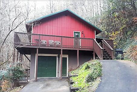 547 Hawks Trl, Gatlinburg, TN 37738 - view of front facade with a garage, driveway, and stairs