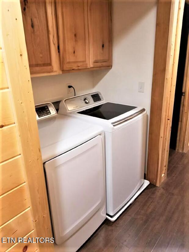 547 Hawks Trl, Gatlinburg, TN 37738 - laundry area with independent washer and dryer, cabinet space, and dark wood-type flooring