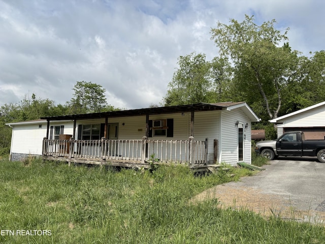 view of front of house featuring covered porch