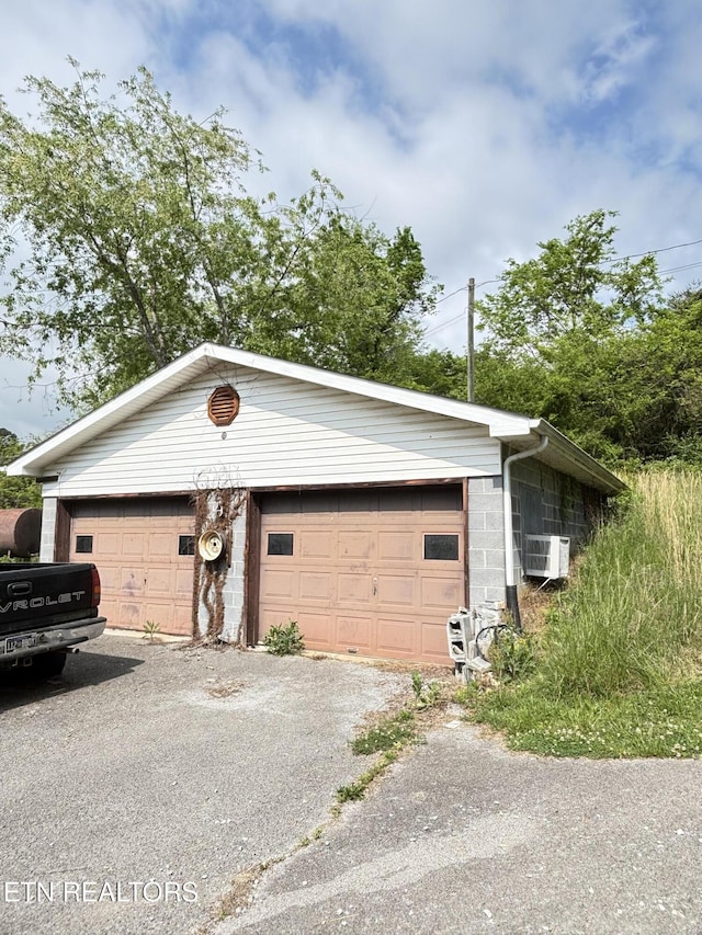 view of detached garage