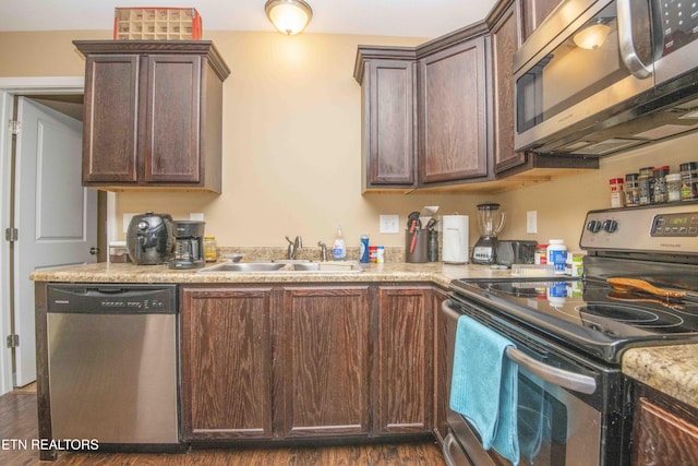 146 Prospect Rd, Maynardville, TN 37807 - kitchen with stainless steel appliances, a sink, dark wood-style flooring, and light countertops