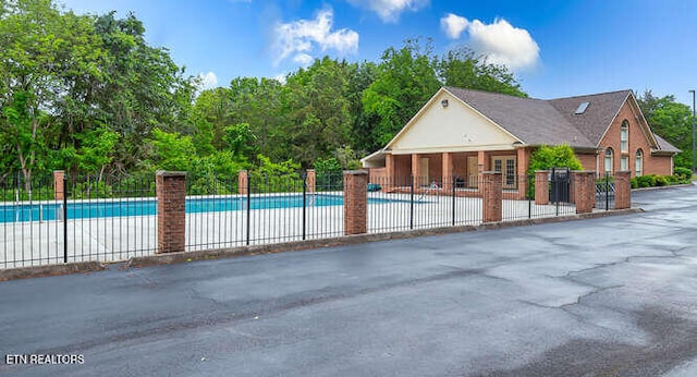 515 Oak Landing Ln Unit 4, Knoxville, TN 37934 - community pool with fence and a patio area