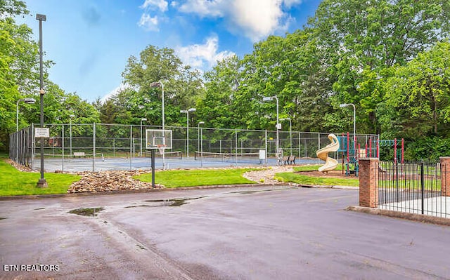 515 Oak Landing Ln Unit 4, Knoxville, TN 37934 - view of sport court with fence, community basketball court, and a tennis court